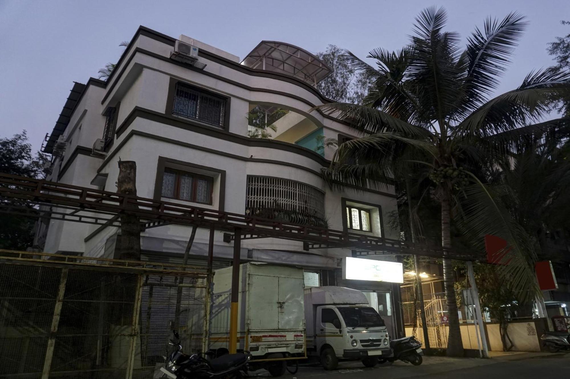 Super Townhouse The Upper Room Near Pune Airport Lohogaon Exteriör bild