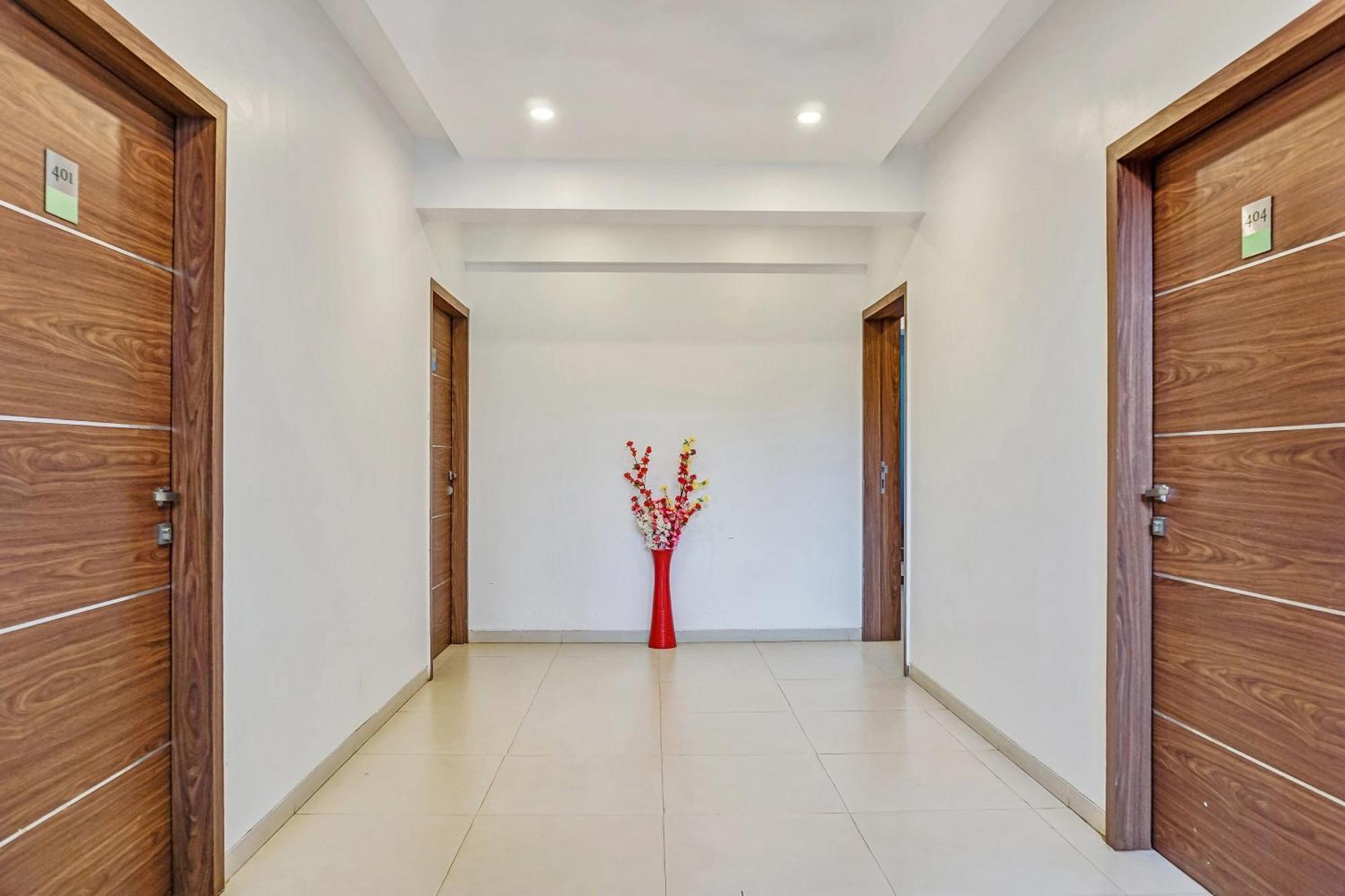 Super Townhouse The Upper Room Near Pune Airport Lohogaon Exteriör bild