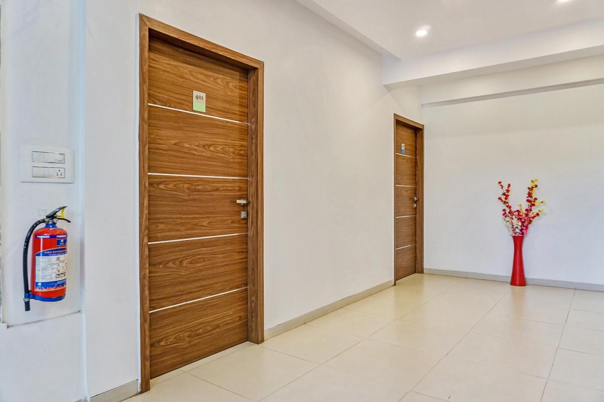 Super Townhouse The Upper Room Near Pune Airport Lohogaon Exteriör bild