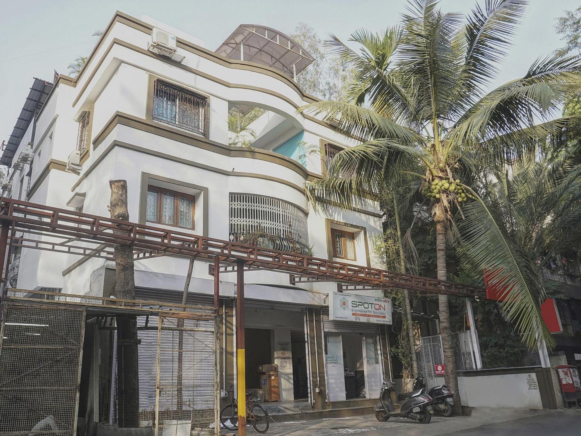 Super Townhouse The Upper Room Near Pune Airport Lohogaon Exteriör bild