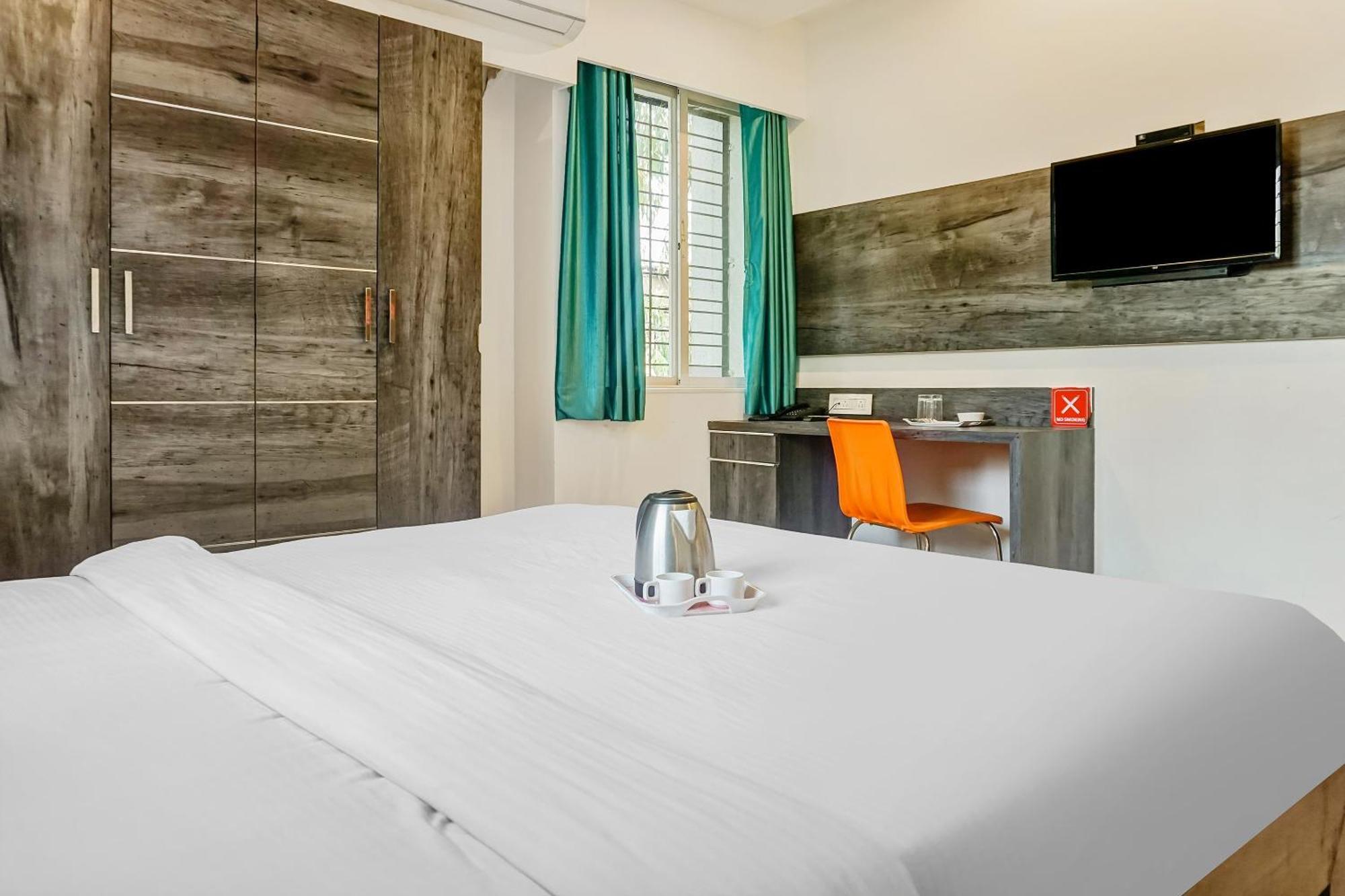 Super Townhouse The Upper Room Near Pune Airport Lohogaon Exteriör bild