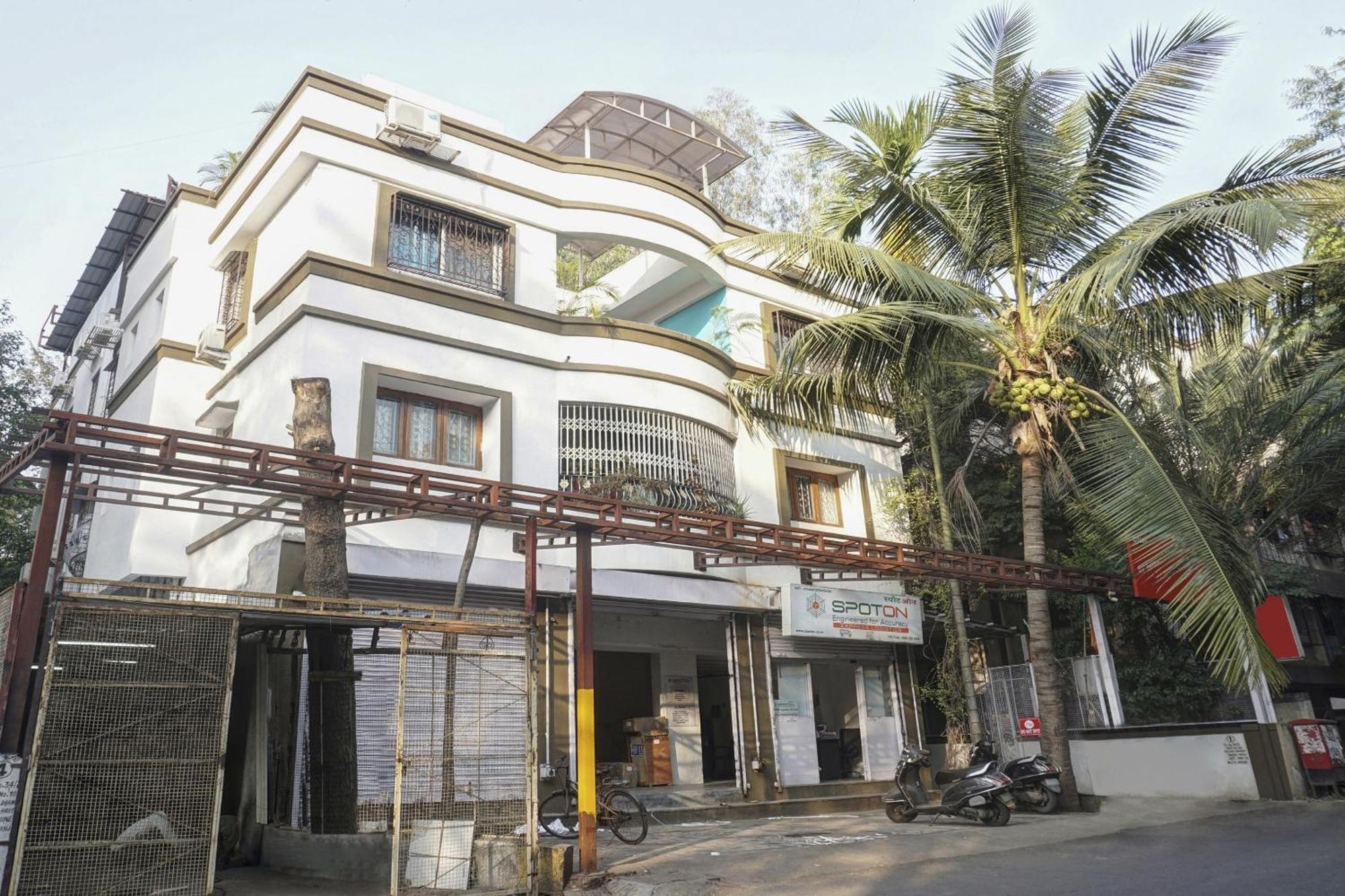 Super Townhouse The Upper Room Near Pune Airport Lohogaon Exteriör bild